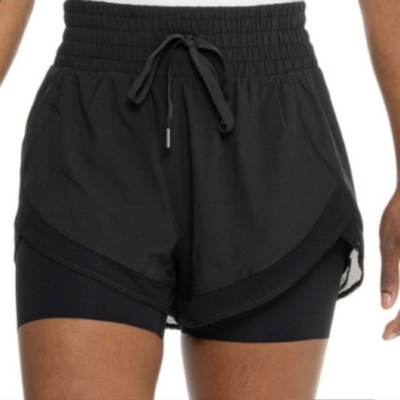 SPANX Pants - SPANX The Get Moving Short in Black NEW Size Small